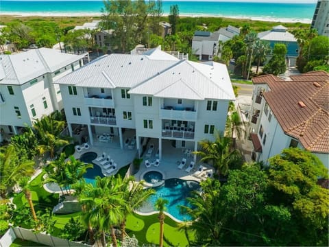 Gulfside Green Estate House in Siesta Beach
