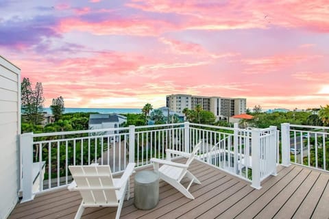 Gulfside Green Estate House in Siesta Beach