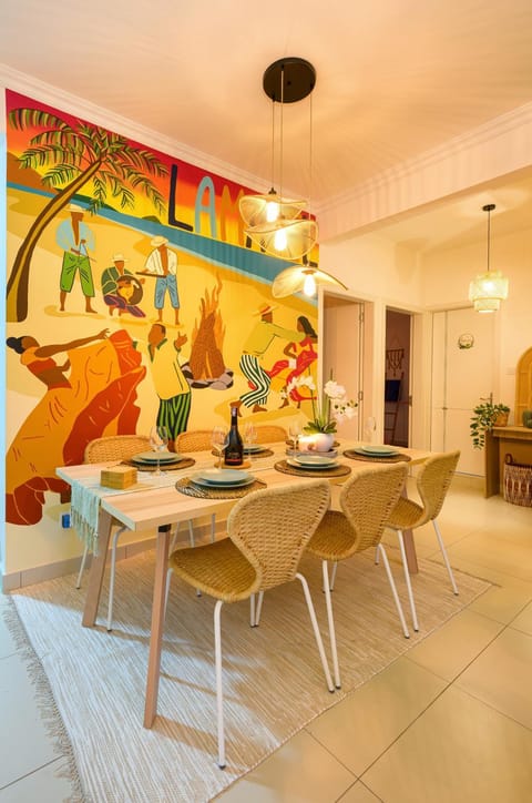 Decorative detail, Seating area, Dining area