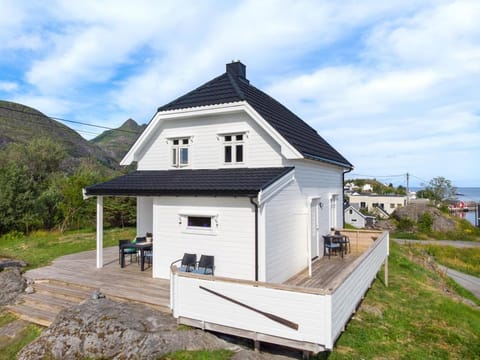 Property building, Day, Natural landscape, Landmark view