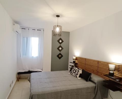 Bed, Photo of the whole room, Bedroom, heating, air conditioner