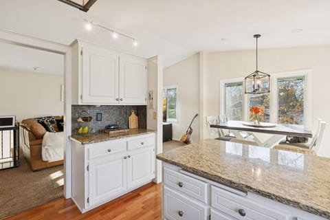 Modern Upper Unit, Hot Tub, Medicine Lake Apartment in Plymouth