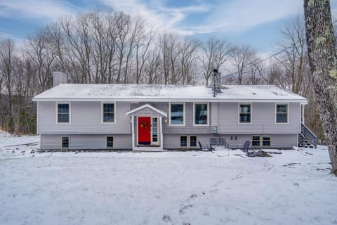 5 Mi to Mt Snow Secluded Family Home with Game Area House in Dover