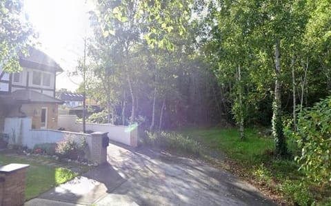 Quiet Double Ensuite in Prestige Location Bed and Breakfast in Dublin