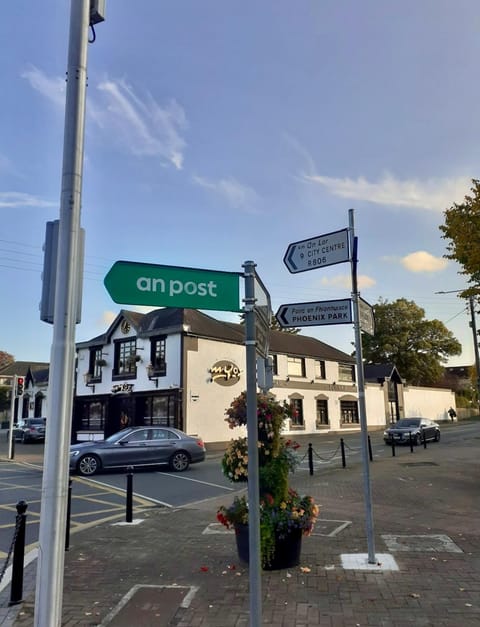 Quiet Double Ensuite in Prestige Location Bed and Breakfast in Dublin