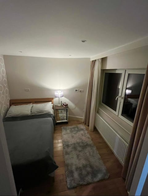 Quiet Double Ensuite in Prestige Location Bed and Breakfast in Dublin
