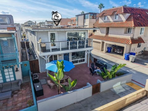 Oceanview Mission Beach Compound, Balcony, Patio, Fire Pit, BBQ, Steps to Sand House in Mission Beach