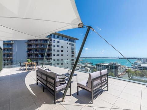 Property building, Balcony/Terrace, Sea view