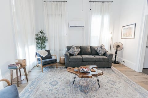 Downtown Delight Close to Strand and Cruise Terminals House in Texas City