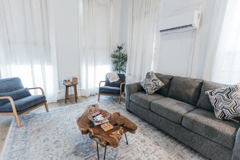 Downtown Delight Close to Strand and Cruise Terminals House in Texas City