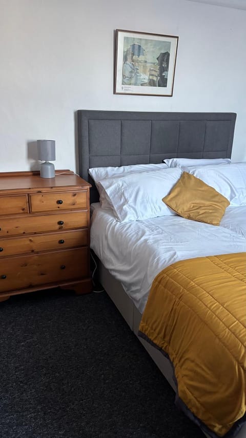 Eden Homez Bed and Breakfast in Bristol