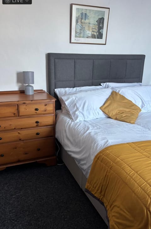 Eden Homez Bed and Breakfast in Bristol