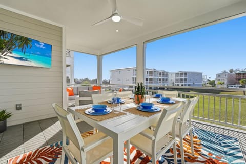 New Listing Discounts! Canal Home-Heated Pool, Game Room, Tesla Charger, & More House in Bradenton Beach