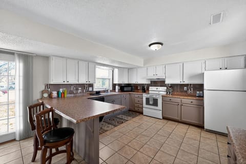 Kitchen or kitchenette, dishwasher