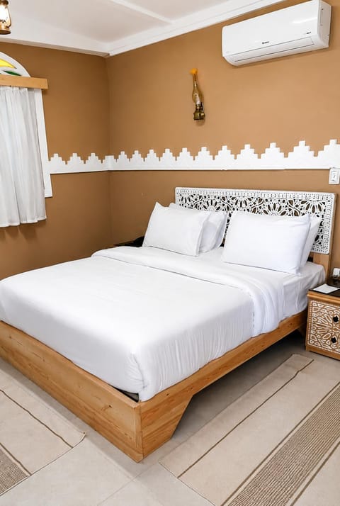 Bed, Bedroom, air conditioner