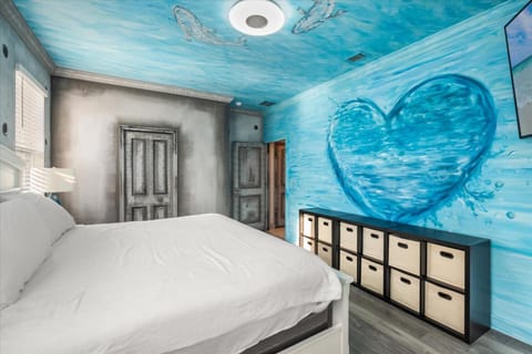 Bed, TV and multimedia, Photo of the whole room, Bedroom