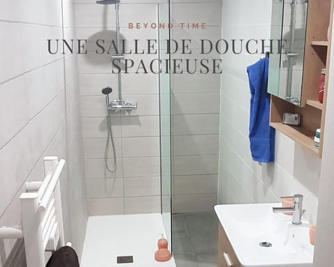 Shower, Bathroom, towels