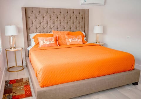 Bimini Bliss Waterfront Pool Retreat House in Lauderdale Isles