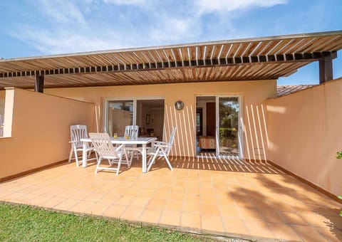 Property building, Summer, Balcony/Terrace