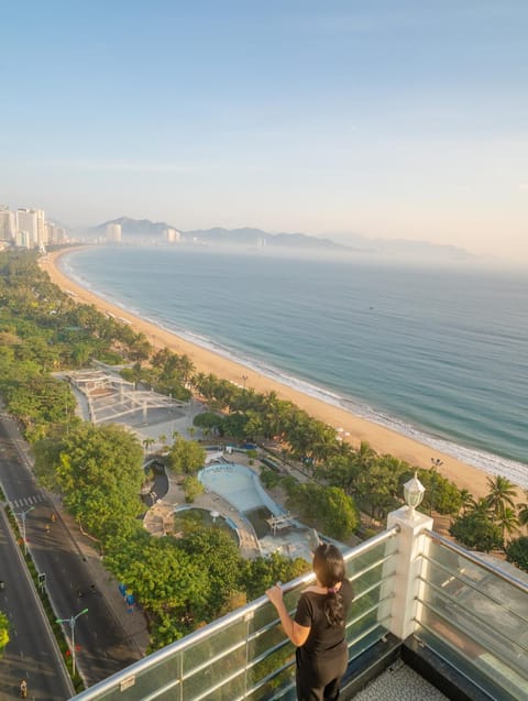 Nearby landmark, Day, Natural landscape, View (from property/room), Beach, group of guests