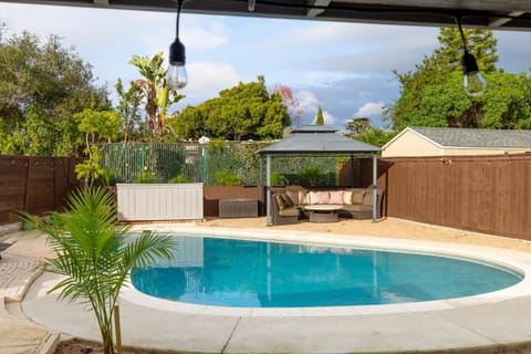 Patio, Pool view, Swimming pool
