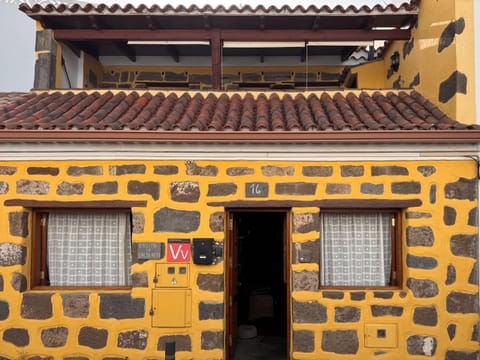 Property building, Facade/entrance, Day