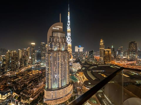 Royal Vista - Luxurious 4BR Penthouse with Pool Table at Boulevard Point - Downtown Apartment in Dubai