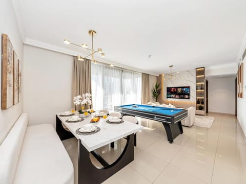 Royal Vista - Luxurious 4BR Penthouse with Pool Table at Boulevard Point - Downtown Apartment in Dubai