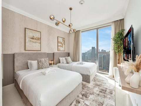 Royal Vista - Luxurious 4BR Penthouse with Pool Table at Boulevard Point - Downtown Apartment in Dubai