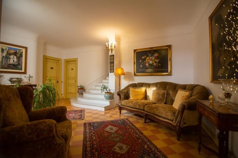 Lobby or reception, Decorative detail