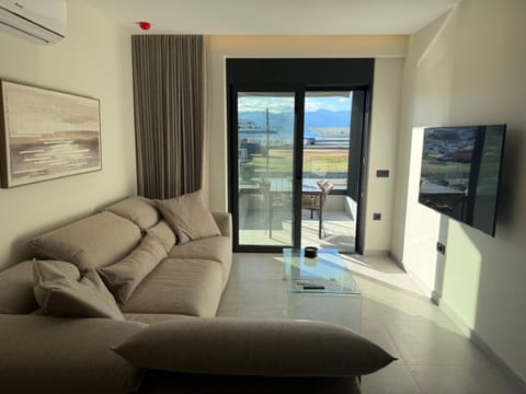 TV and multimedia, Living room, Seating area, City view, Sea view, air conditioner