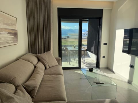 Natural landscape, TV and multimedia, Living room, Seating area