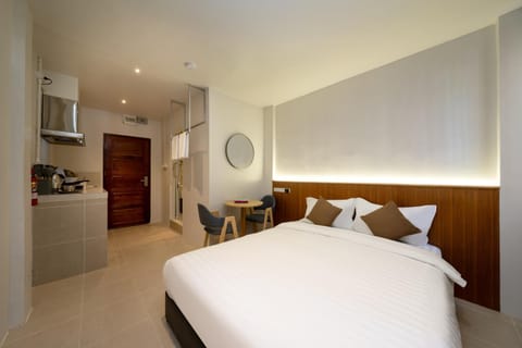 Bedroom, kitchen