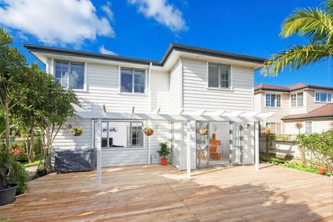 Dannemora Elegance, close Botany Shopping Centre House in Auckland