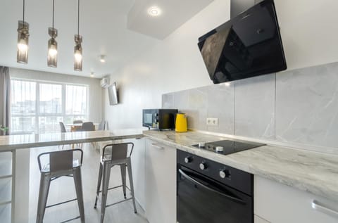 TV and multimedia, Dining area, oven, stove, kitchen