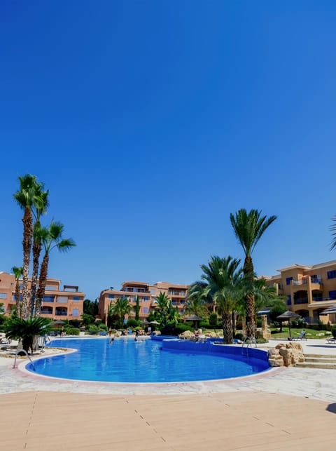 Day, Swimming pool