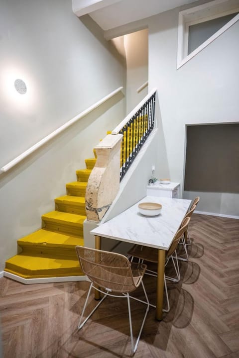 Seating area, Dining area