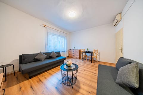Living room, Seating area, Dining area, air conditioner