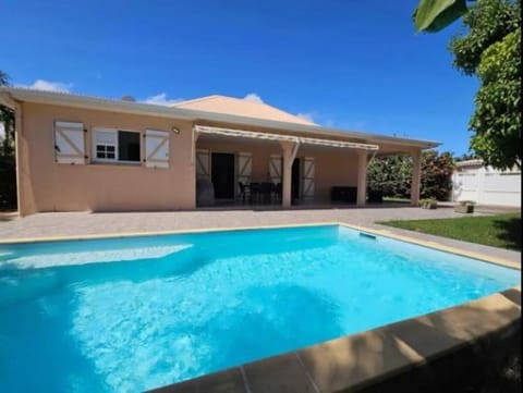 Day, Swimming pool