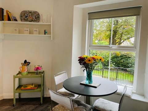 Seating area, Dining area