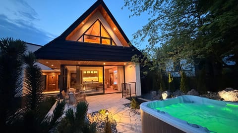 Property building, Hot Tub