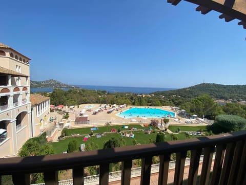 Mountain view, Pool view, Sea view