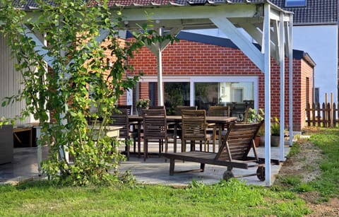 Patio, Day, Garden
