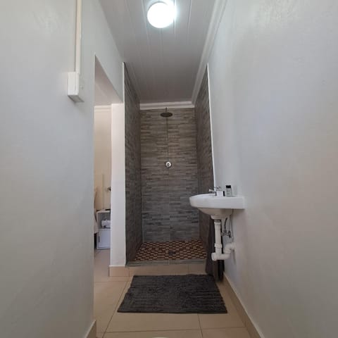 Peaceful one bedroom guesthouse in Rondebosch Bed and Breakfast in Cape Town