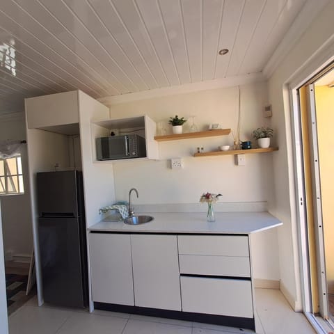 Peaceful one bedroom guesthouse in Rondebosch Bed and Breakfast in Cape Town