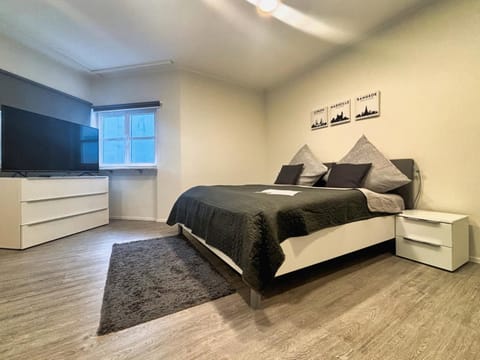 Bed, Photo of the whole room
