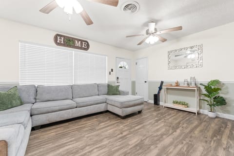 Family Friendly 3BR Escape with Game Room, Fire Pit & Outdoor Dining Sleeps 6 House in Mount Dora