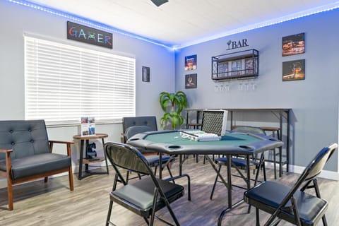 Game Room, Lounge or bar, Seating area, minibar