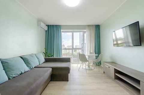 TV and multimedia, Living room, Seating area, air conditioner