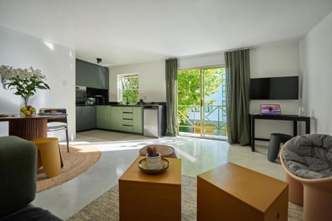 Kitchen or kitchenette, Living room, Dining area